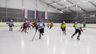 В Крыму готовят хоккейную команду юниоров к новым соревнованиям