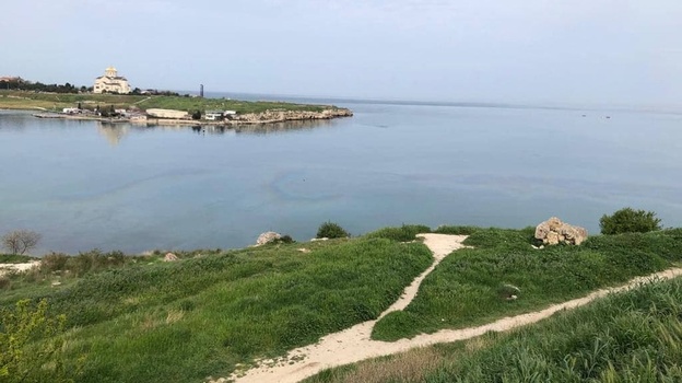 В Севастополе подтвердили факт разлива дизтоплива в море