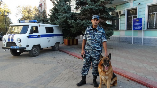 В Керчи задержали вооруженного налетчика на салон сотовой связи