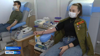 Студенты из Крыма сдают кровь для военных РФ