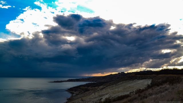 В Крыму туман и дождь. МЧС прогнозирует вероятность ДТП и других аварий из-за погоды