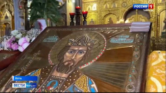 В Ялту прибыл морской крестный ход с иконами и мощами святых князей Александра Невского и Владимира Крестителя