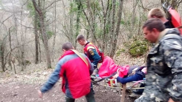 В Крымских горах спасли женщину с травмой ноги