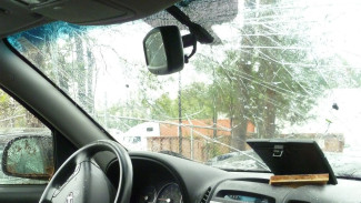 Пенсионер разбил булыжником автомобиль в Севастополе