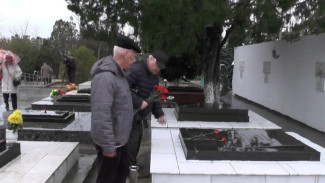 В Севастополе почтили память павших защитников Отечества