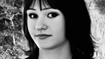 В Севастополе простились с 15-летней девочкой, раненной во время атаки ВСУ на город