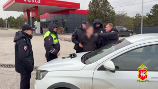 Спешил в Евпаторию: В Раздольненском районе мужчина угнал автомобиль прямо на глазах у владелицы