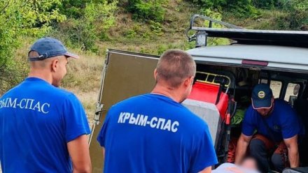 Спасатели "Крым-Спас" помогли женщине, получившей травму в районе озера Ай - Серез