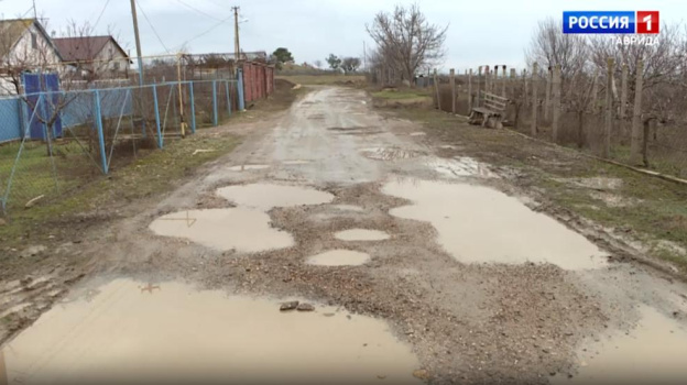Дорога в селе под Бахчисараем требует срочного ремонта
