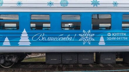 Новогодняя электричка с Дедом Морозом и Снегурочкой начнет курсировать по Крыму 