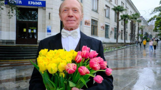 На ялтинской набережной раздали женщинам тысячу тюльпанов