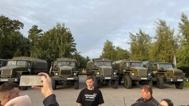 Карякин передал мобилизованным москвичам шесть грузовых автомобилей (ВИДЕО)