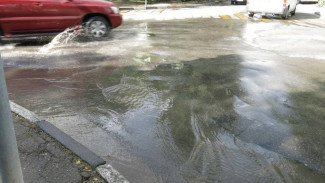 В Феодосии из-за прорыва канализации затопило нечистотами улицу