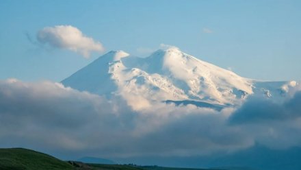 Первый в истории массовый перелет через Эльбрус совершают крымчане