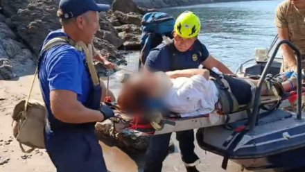 В Новом Свете женщина сорвалась с трёхметровой скалы 