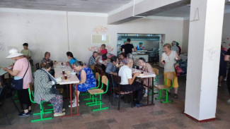 Севастопольские волонтеры открыли столовую в ЛНР