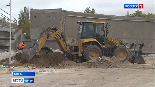 В Керчи проводят капитальный ремонт стадиона имени 50-летия Октября