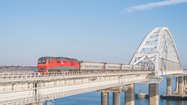 Юбилейный пассажирский поезд «Таврия» прибыл в Крым