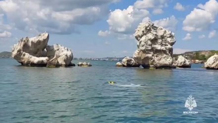 МЧС очищает берег и дно Чёрного моря от последствий разлива мазута