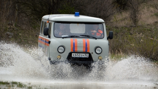 Крымские спасатели учились ездить по бездорожью