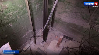 В Крыму меняют лифтовое оборудование
