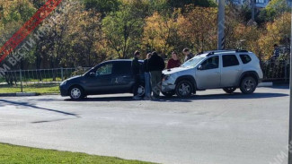 В Феодосии столкнулись две легковушки на перекрестке улиц Чкалова и Крымская