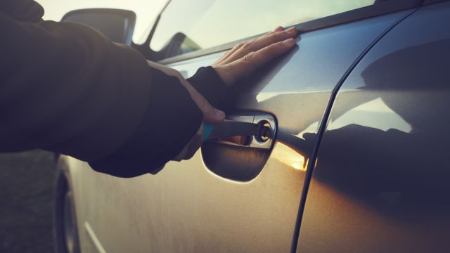 Из СТО в Симферополе угнали автомобиль
