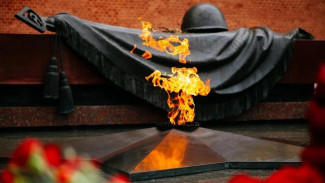 "Огонь памяти" с могилы Неизвестного солдата в Александровском саду привезли в Крым