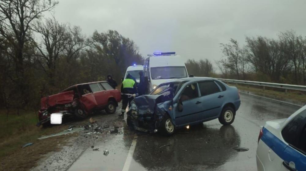 Два водителя и два пассажира погибли в лобовом ДТП на трассе в Крыму –  Новости Крыма – Вести Крым