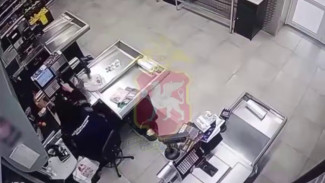 Житель Ялты пойдет под суд за кражи телефонов и денег с банковской карты