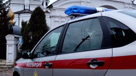 Двое нетрезвых мужчин нецензурно выражались и приставали к прихожанам в одном из храмов Симферополя