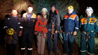 Спасатели помогли двум скалолазам, которые застряли в Крымских горах