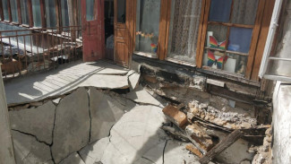В Симферополе рухнул балкон многоэтажки