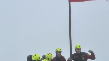 На горе Ай-Петри установили Знамя Победы