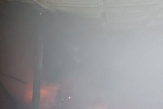 Семь часов сотрудники МЧС тушили пожар в заброшенном здании в Алуште 