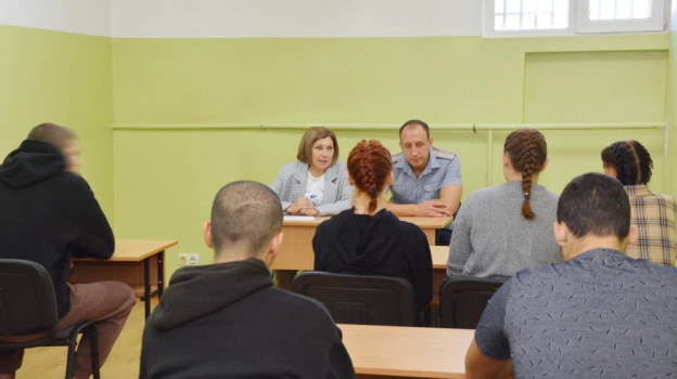 Уполномоченный по правам ребёнка в Крыму посетила трудных подростков в СИЗО