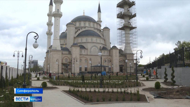Более тридцати тысяч растений высадили на территории Соборной мечети Крыма