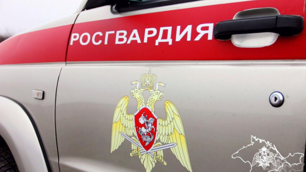 В Крыму пьяный мужчина с травматом напал на охранника санатория