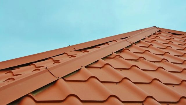 Более 50 крыш домов отремонтировали в Крыму