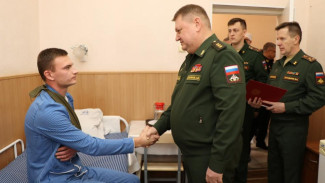 Морские пехотинцы ЧФ награждены орденами Мужества в севастопольском госпитале