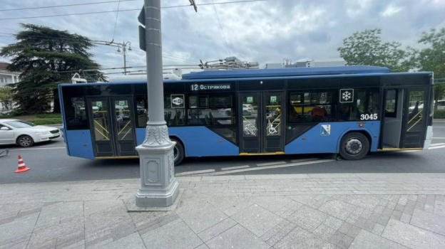 Две пожилые жительницы Севастополя пострадали во время поездки в троллейбусе