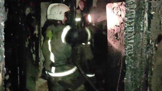 Шесть человек спасли из горящего дома в Керчи