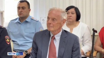 В Ялте потомок русских эмигрантов, американец Николас Сампсидис, получил паспорт гражданина РФ