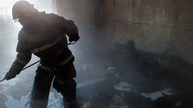 При пожаре в многоэтажке в городе Саки эвакуировали 15 человек