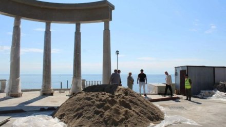 На полуротонду в Алуште скоро установят элементы лепнины и буквы