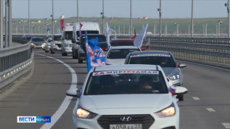 Под арками Крымского моста проехал всероссийский автопробег