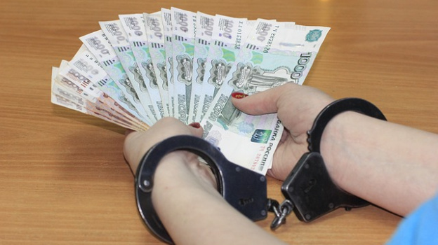 В Симферополе задержали сотрудников полиции за взятку