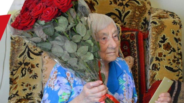 77 долгожителей Крыма в этом году получили единоразовую денежную помощь