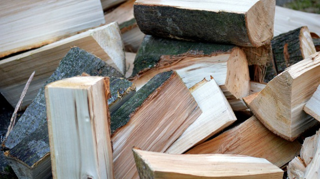 В Крыму заморозили цены на дрова
