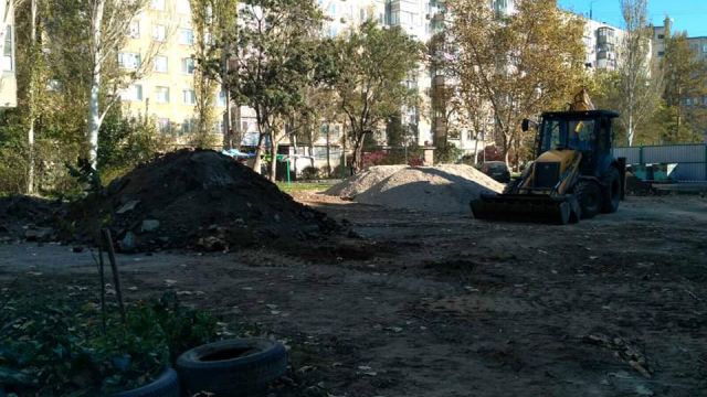 4 дворовых территории в Симферополе отремонтируют до конца недели